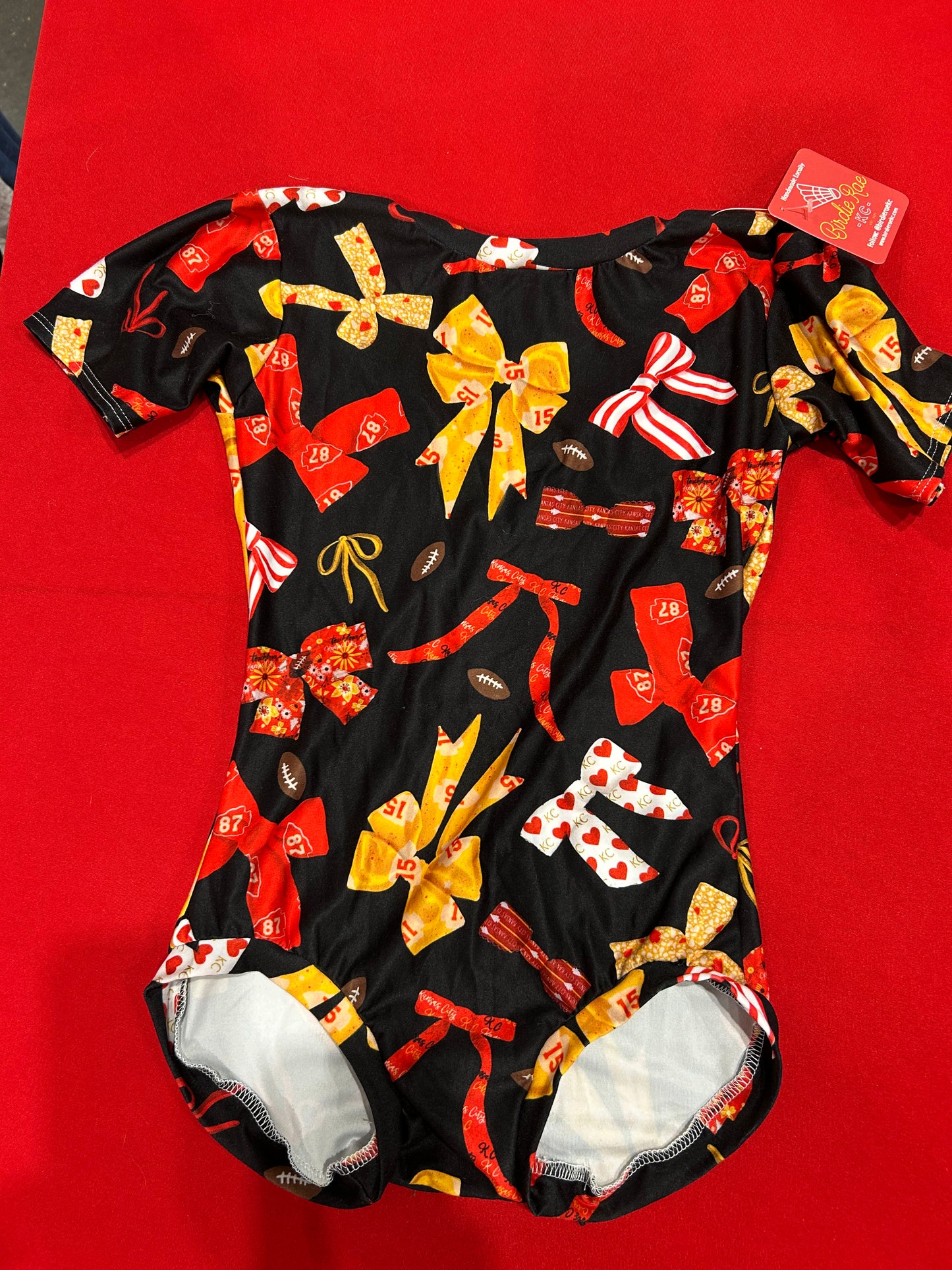 Leo: KC Bows on Black