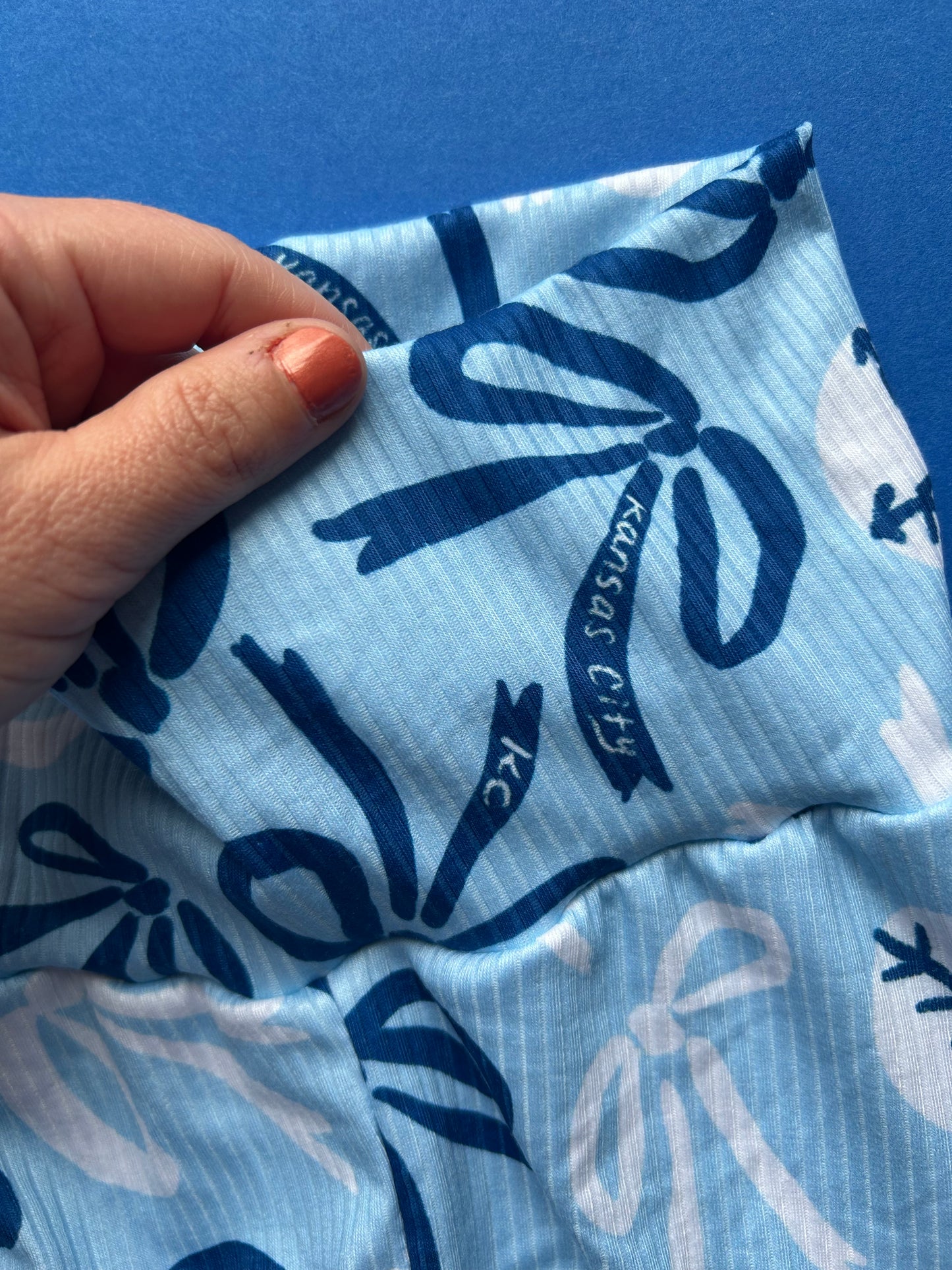 Leggings: KC Bows on Blue