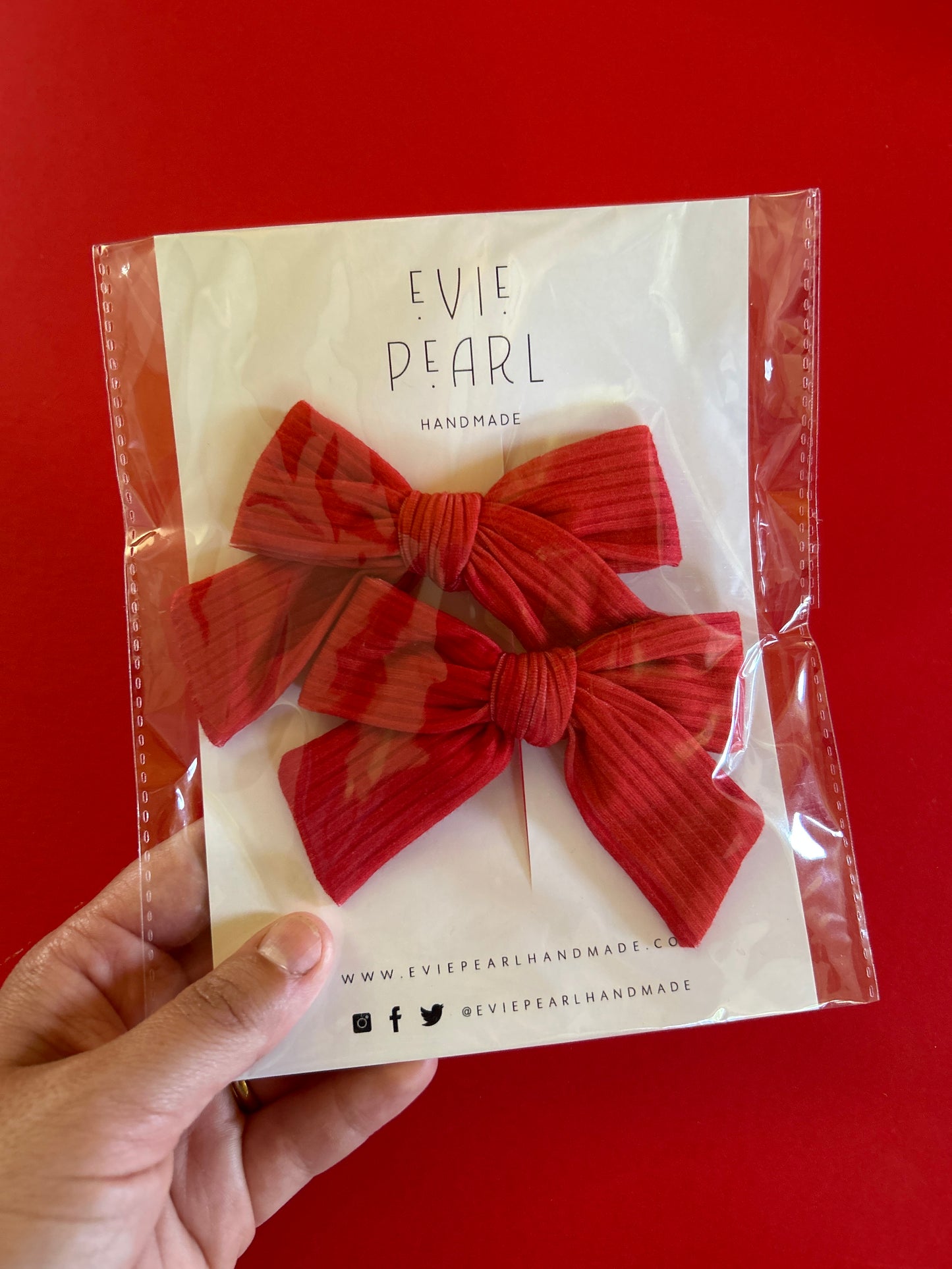 *Pig Tail Bows: Solid Red