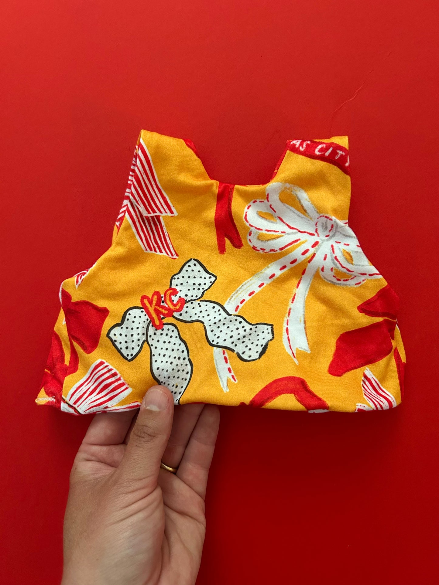 Reversible Tie Tank: Yellow Bows/Red Pennant