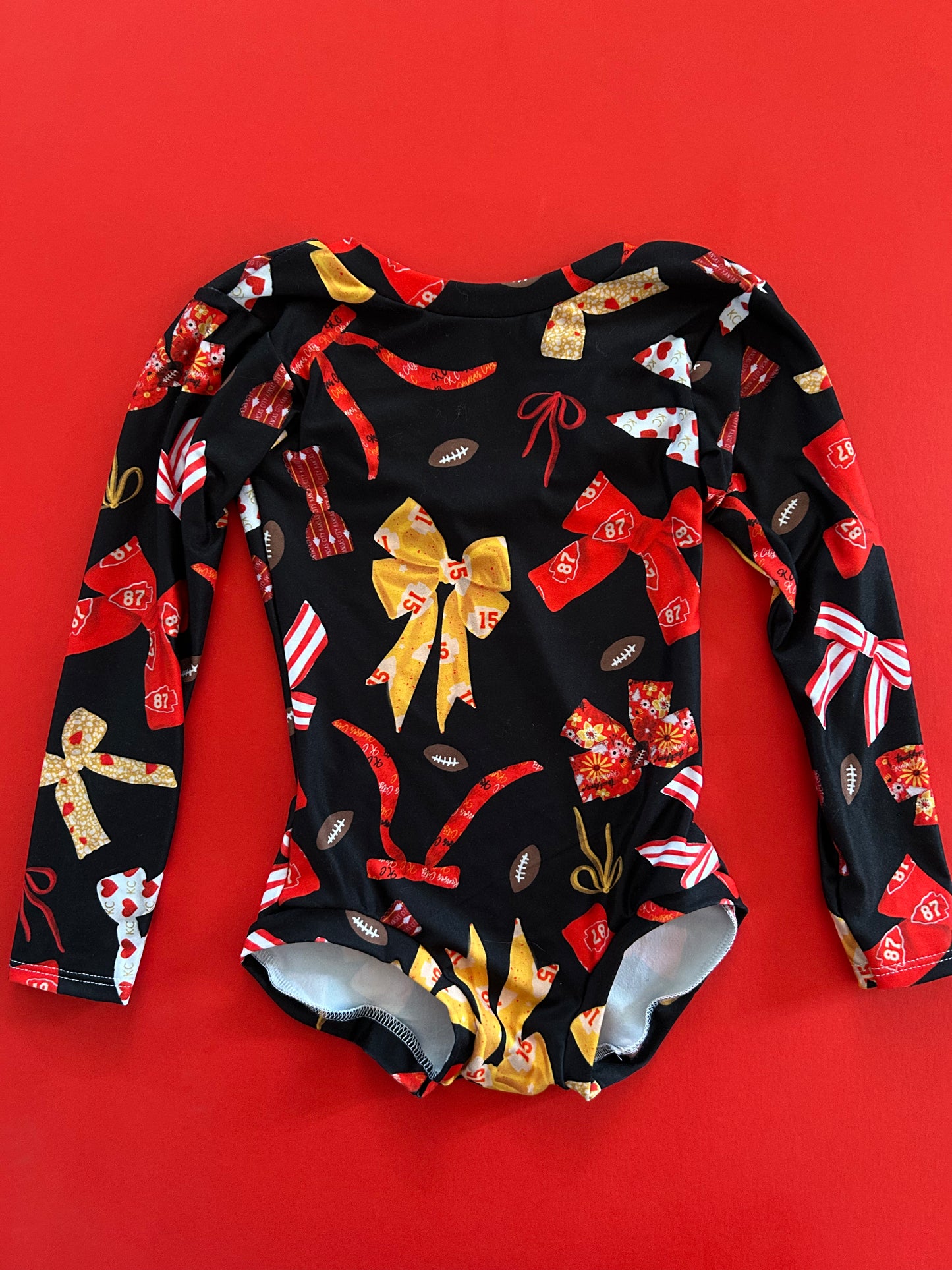 Leo: KC Bows on Black